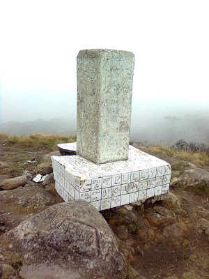 Trianggulasi (tanda ketinggian) di puncak Bawakaraeng